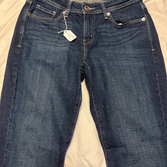EUC Levi’s denim jeans. Size 8. - Picture 2 of 9